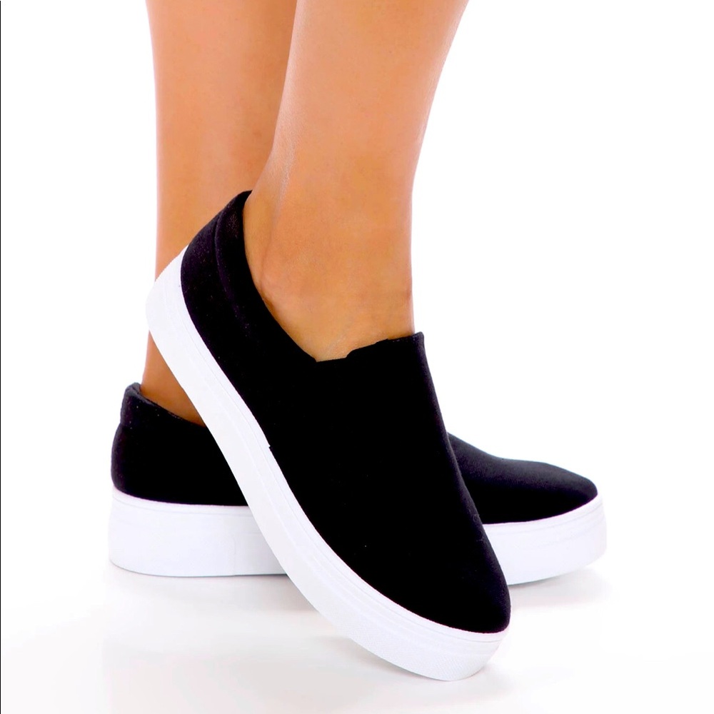 “Real Quick Sneakers” Fashionnova